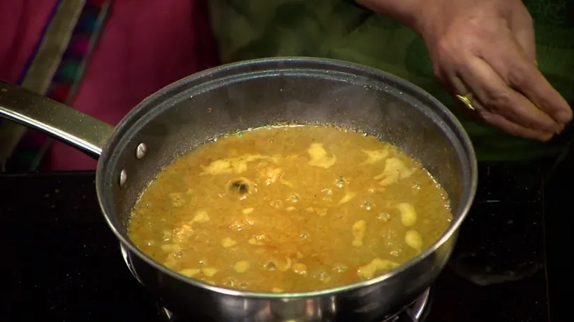 Jyotsna and her aunt prepare 'Dapoda' and 'Dubuk Wadi' - Aamhi Saare Khavayye