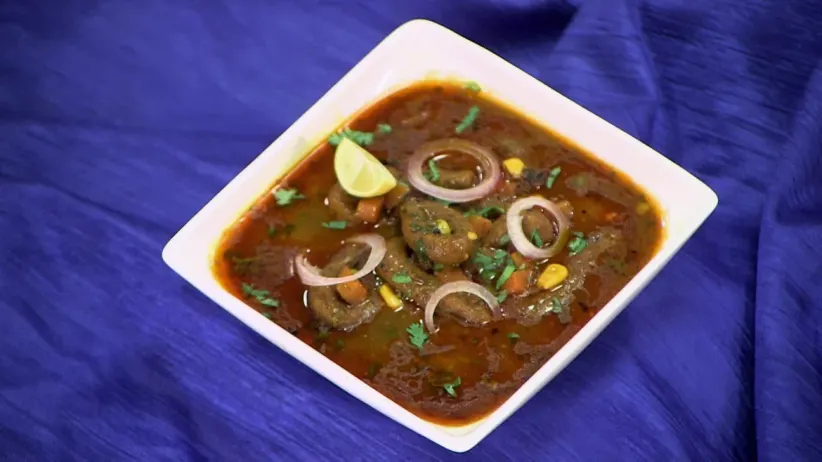 Chef Devwrat Jategaonkar prepares delicious 'Shengule' and crispy 'Beguni' - Aamhi Saare Khavayye