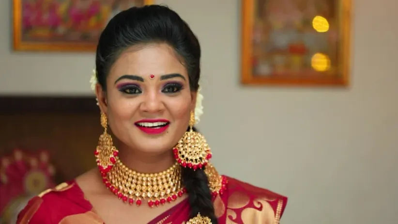 Akhilandeshwari accepts Mithra into the family - Sembaruthi