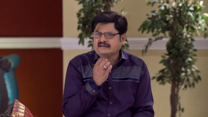Vibhuti gets hit by a bull - Bhabi Ji Ghar Par Hai