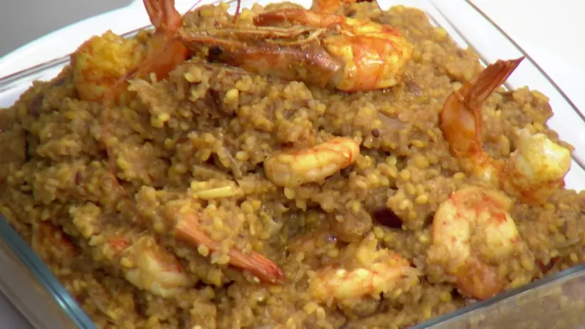 Guests prepare 'chingri dalia khichuri' and 'illish khichuri'