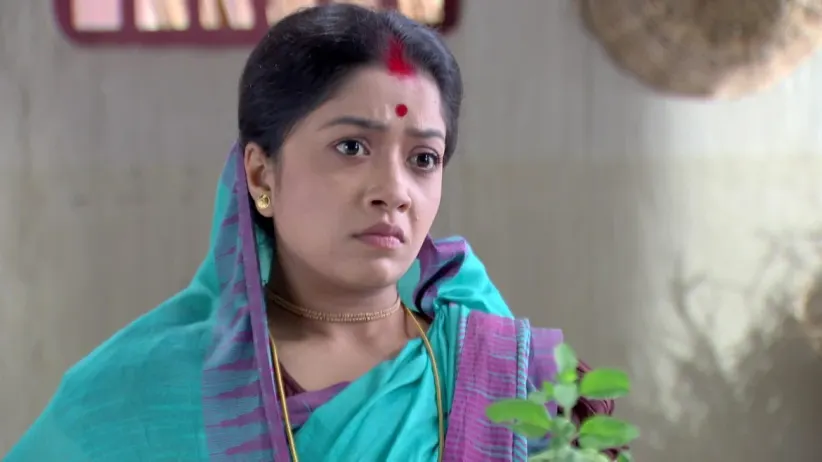 Lokenath does some household chores for Sabitri in exchange for rice - Joy Baba Lokenath