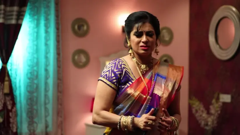 Adithya reveals to Purushothaman that Mithra is Nandini’s sister - Sembaruthi