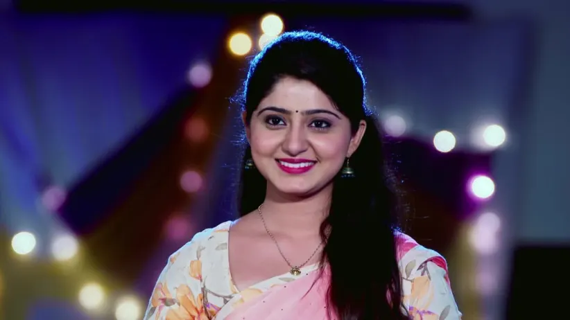 Aarati feels guilty on seeing Vikrant working at her family function - Gattimela