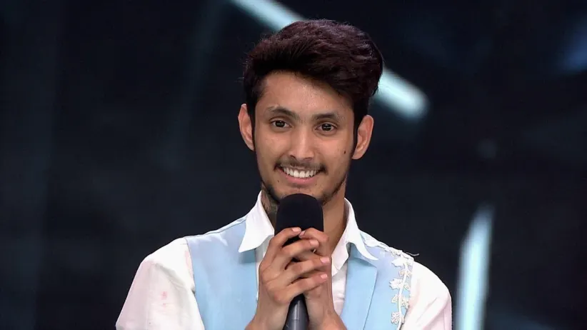 Karisma Kapoor takes the stage with Bosco and Mansi - Dance India Dance - Battle of Champions