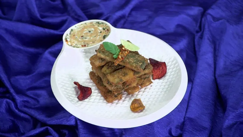 Shruti prepares crunchy and crispy 'Egg Fingers' and 'Cheesy Stuffed Chicken' - Aamhi Saare Khavayye