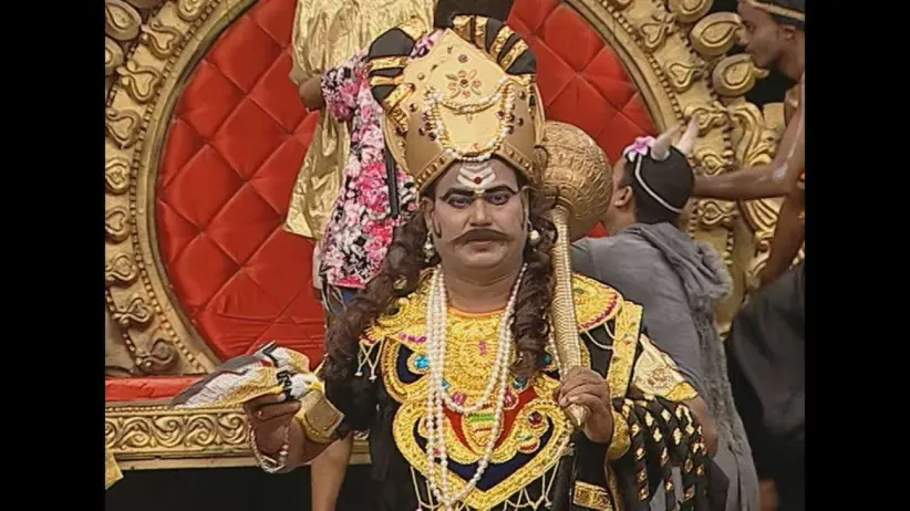 A make-up artist has a special request for Jamaraj - Jamapuri Re Mr.Nonsense
