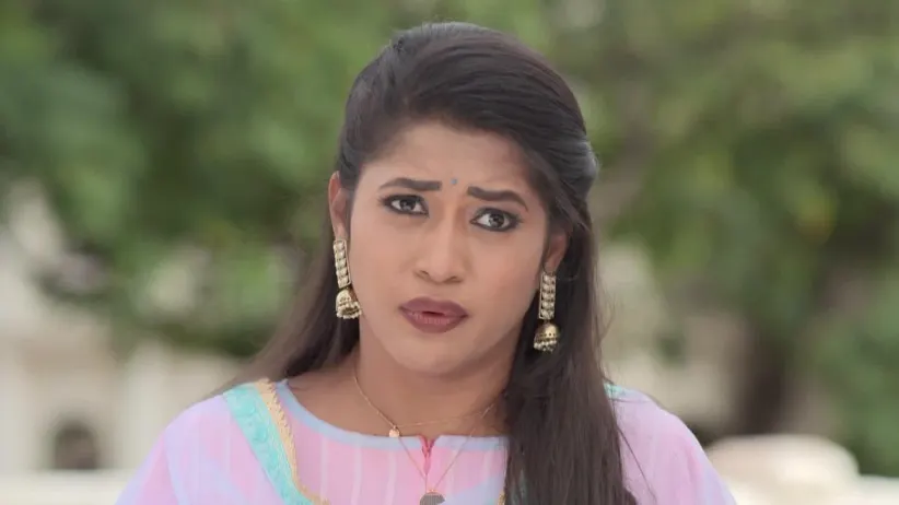 Prameela meets a person in the car – Suryakantham Highlights