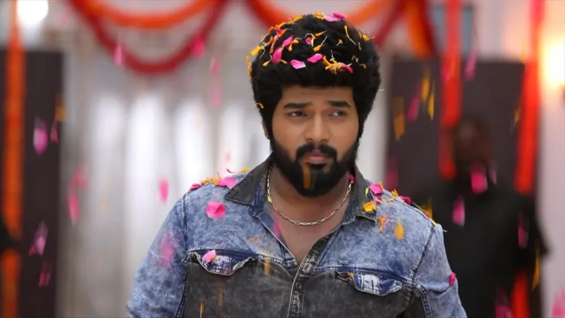 Parvathy hides from Adithya - Sembaruthi