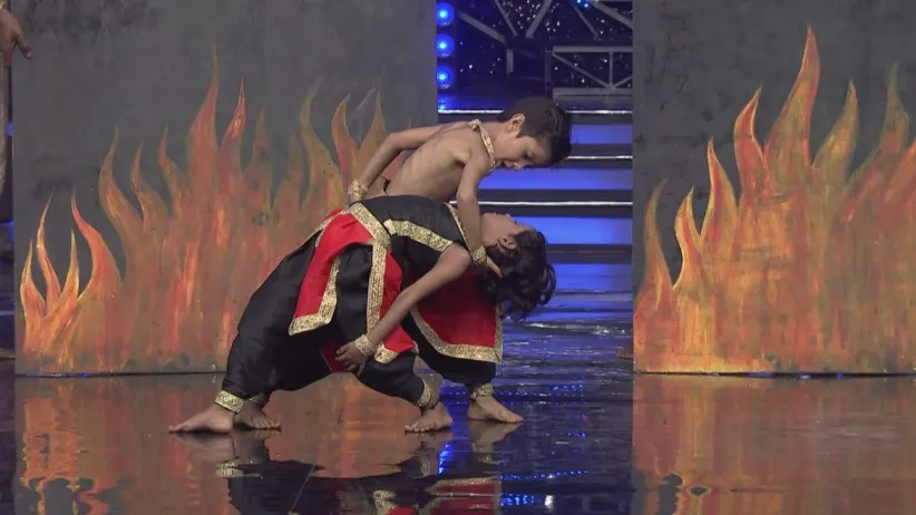 Theme freestyle round - Dance Karnataka Dance Family War - Season 2
