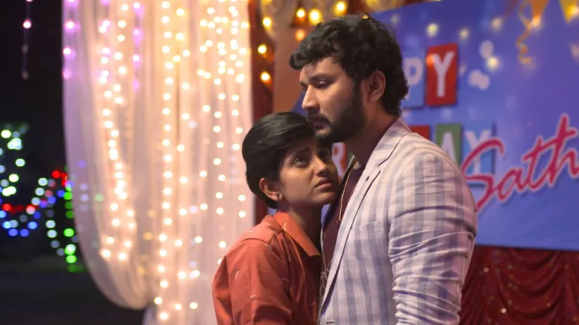 Sathya Looks for Prabhu Frantically - Sathya