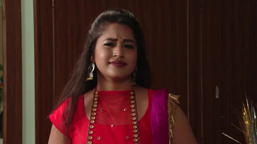 Prameela seeks mom's permission to attend a night party – Suryakantham Highlights