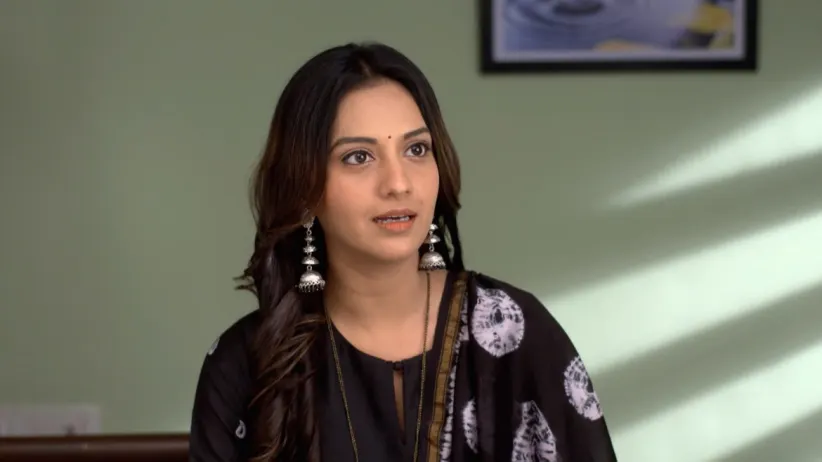 Pradnya to teach a recipe to Abhjit - Agga Bai Sasubai