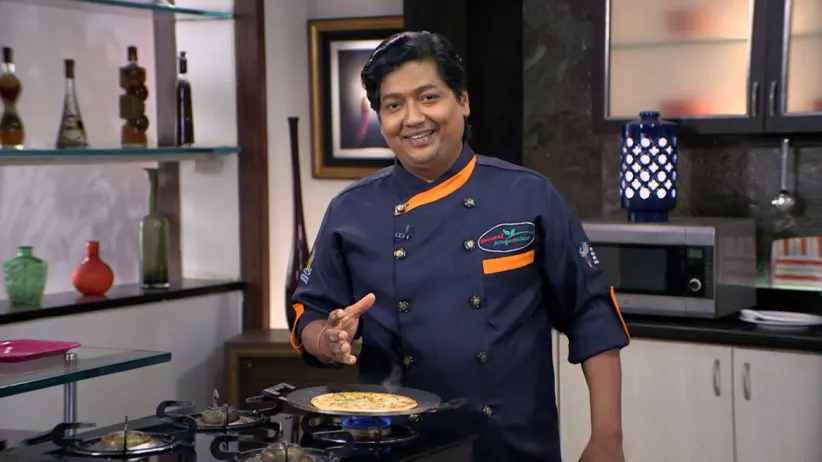 Jodhpuri Kulcha' by Chef Devwrat - Aamhi Saare Khavayye
