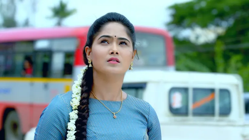 Aditya Calls Paarvathi His Lucky Charm - Paaru