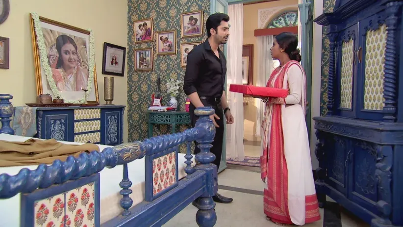 Nayan gives Dripta his parcel
