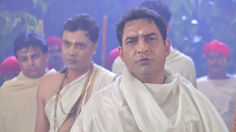 Shastri's disciples go against Rani