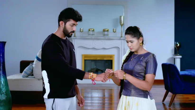 Paarvathi Slaps Ganesh - Paaru