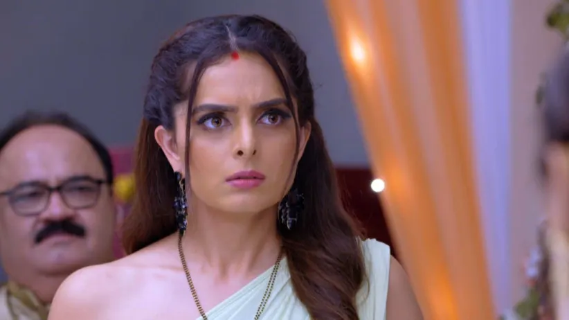The police find the necklace - Kundali Bhagya