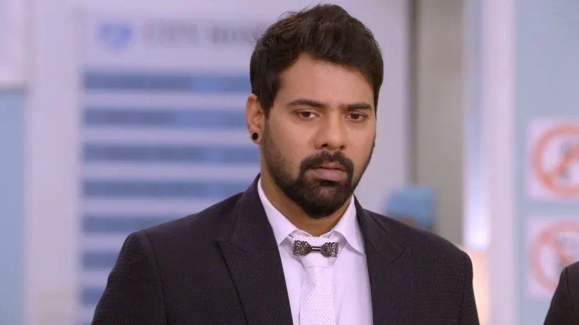 King's Suspicion - Iniya Iru Malargal