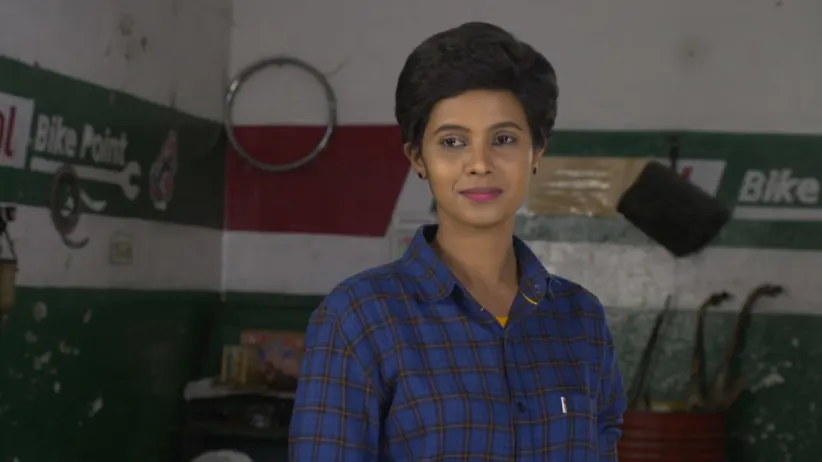 Surya treats Chaitanya’s bee stings - Suryakantham