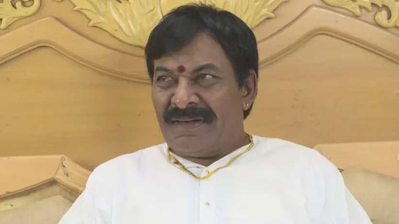 The doctor examines Chaitanya's father – Suryakantham Highlights