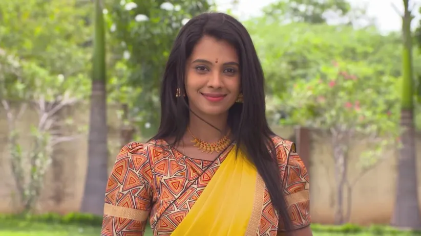 Chaitanya gifts a saree to Surya – Suryakantham Highlights