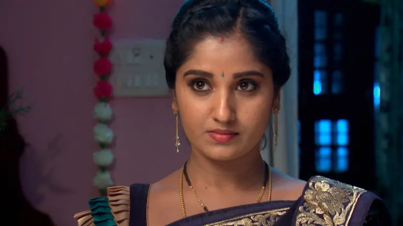 Jai applies ‘mehendi’ to the twins - Kalyana Vaibhogam