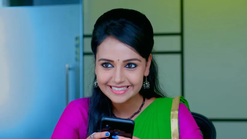 Vedanth receives romantic messages - Gattimela