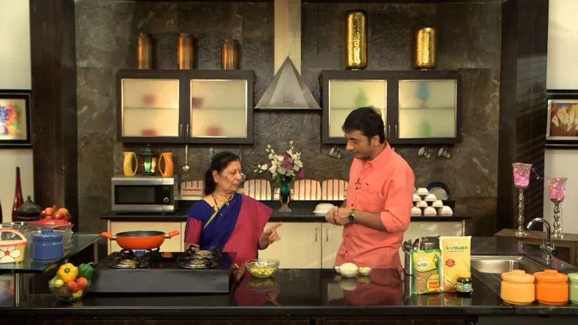 Fondashiche Puff' and 'Kalingadachi Kofta Curry' - Aamhi Saare Khavayye