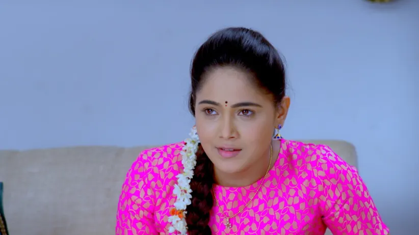 Aditya Joins Akhila for an Interview - Paaru