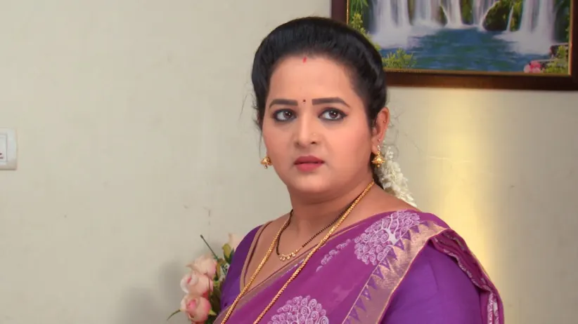Ram tends to Gita’s wounds - Gundamma Katha