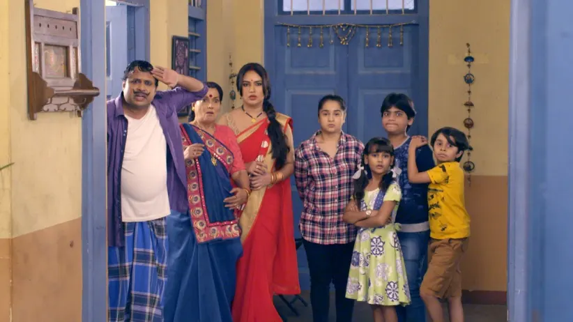 The commissioner remains stubborn - Happu Ki Ultan Paltan
