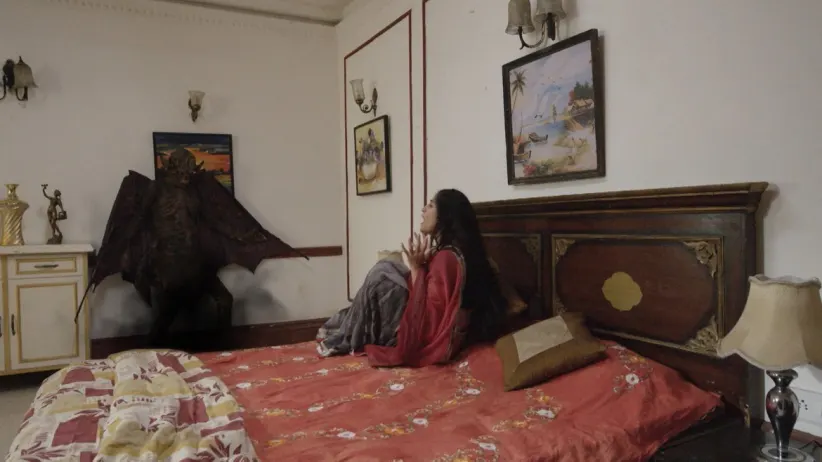 Will Vinod and Juhi survive the bat demon? - Laal Ishq
