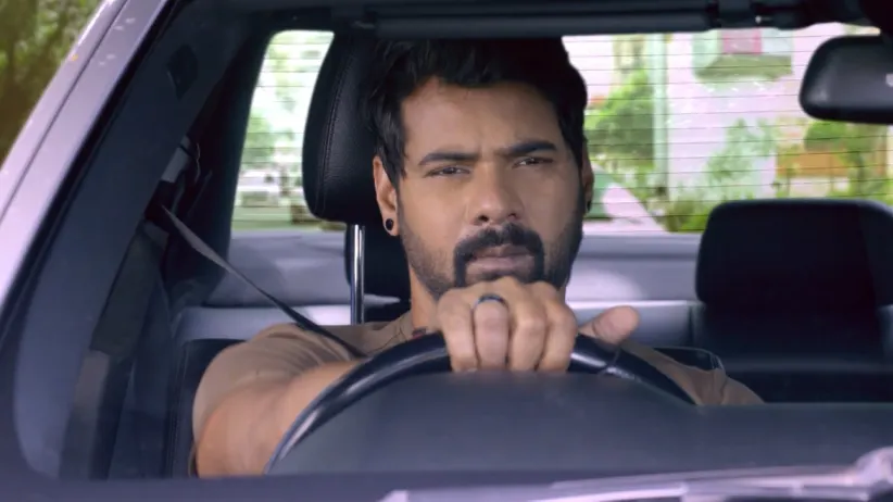 Tanu Tells Nikhil about a Witness - Iniya Iru Malargal