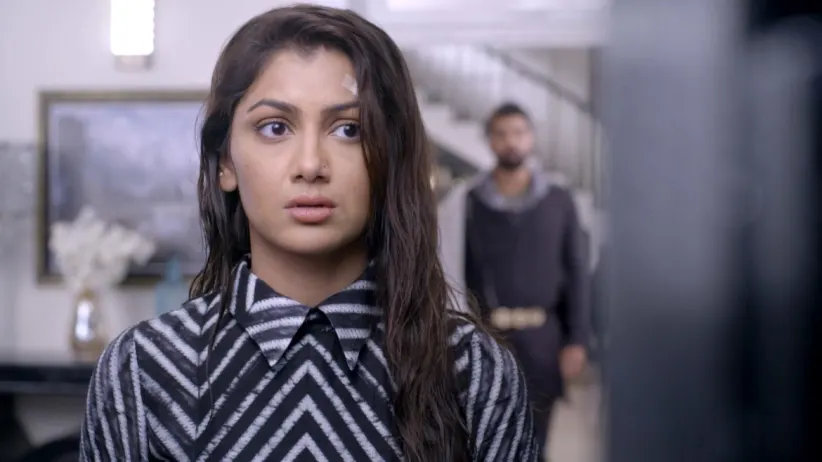 Kiara Follows Nikhil - Iniya Iru Malargal