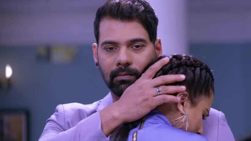 Rhea apologises to Abhi - Kumkum Bhagya Highlights