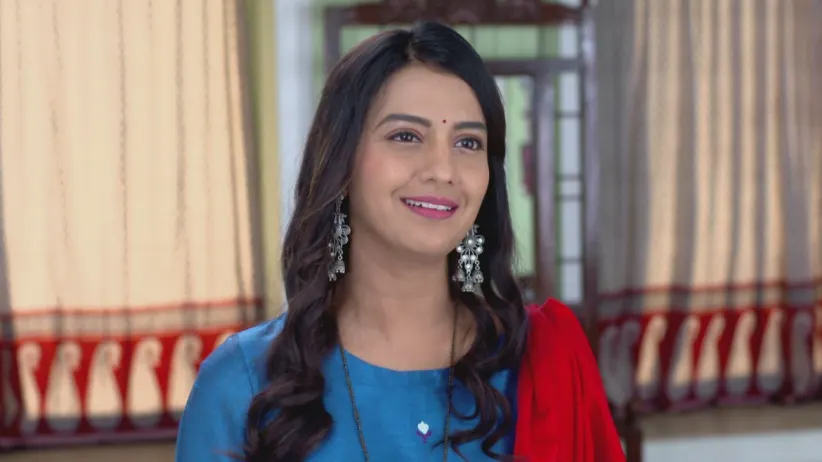 Asawari gets paid for her hard work - Agga Bai Sasubai