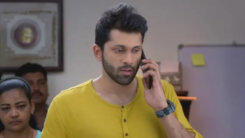 Shubhra solves Asawari's financial problem - Agga Bai Sasubai