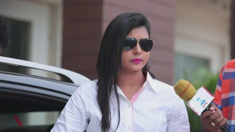Akhila slaps Nandini - Sembaruthi