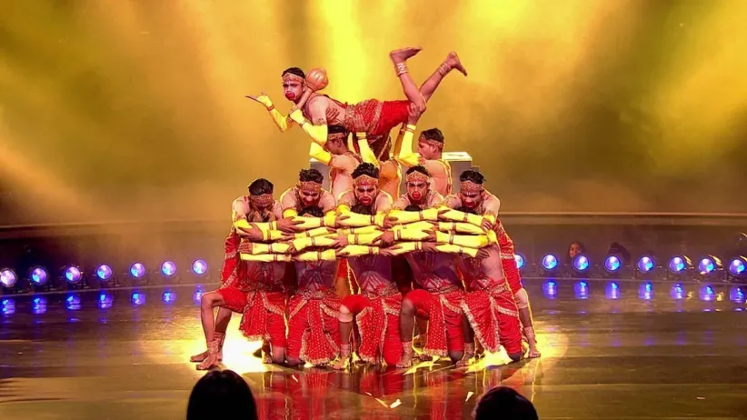 Ravi Dubey and Nia Sharma Join the Show - Dance India Dance - Battle of Champions