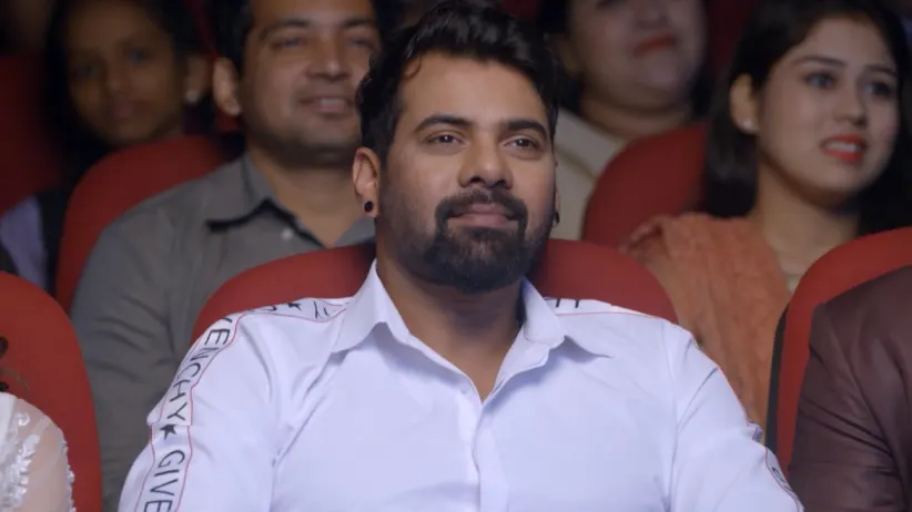 Abhi and King Cheer for Kiara - Iniya Iru Malargal