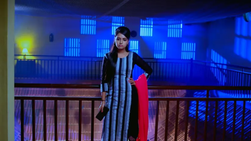 A mysterious woman flirts with Vedanth - Gattimela