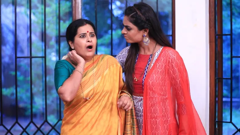 Amrita tortures Hema - Naagini