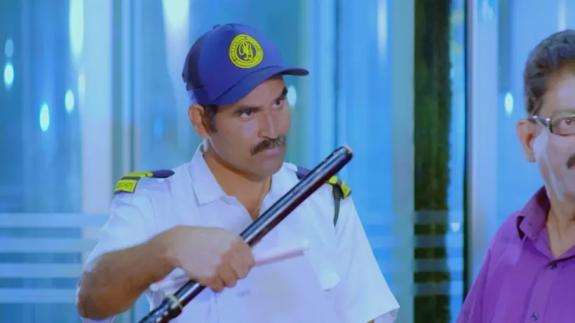 Pushpa fights with the security personnel - Jothe_Jotheyali Highlights