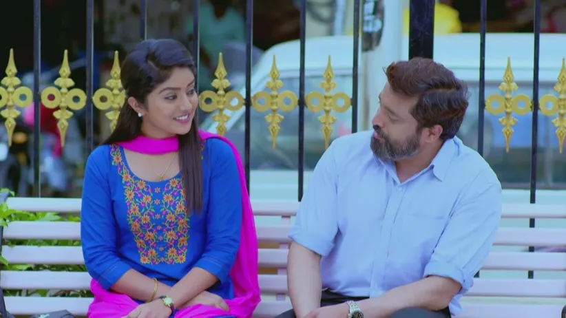 Aryavardhan saves Anu from an accident - Jothe Jotheyali