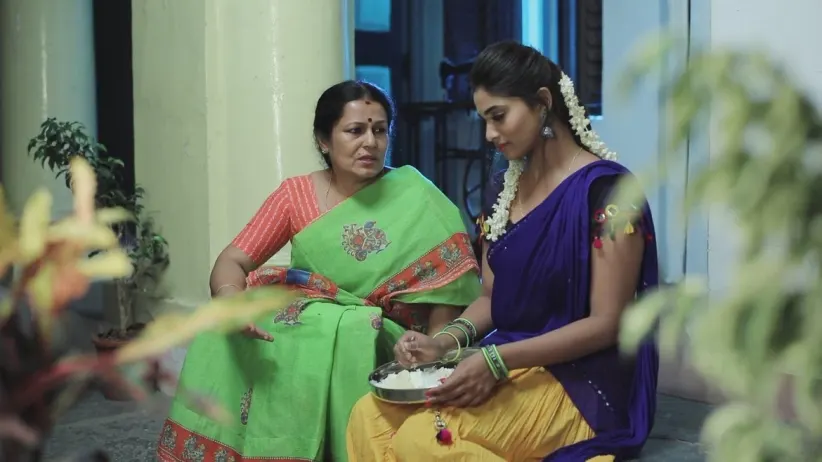 Daughter's Day Tamil Special - When Abhi sacrifices food for the family