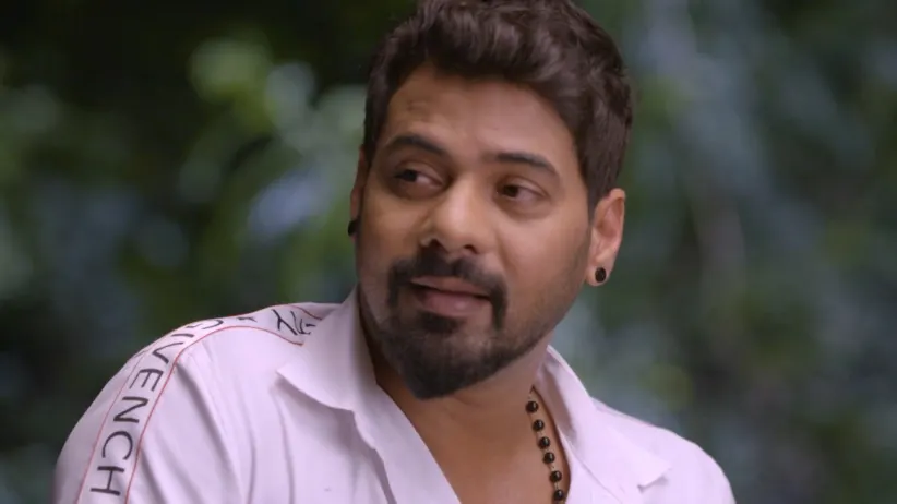 King and Abhi Talk about Love - Iniya Iru Malargal