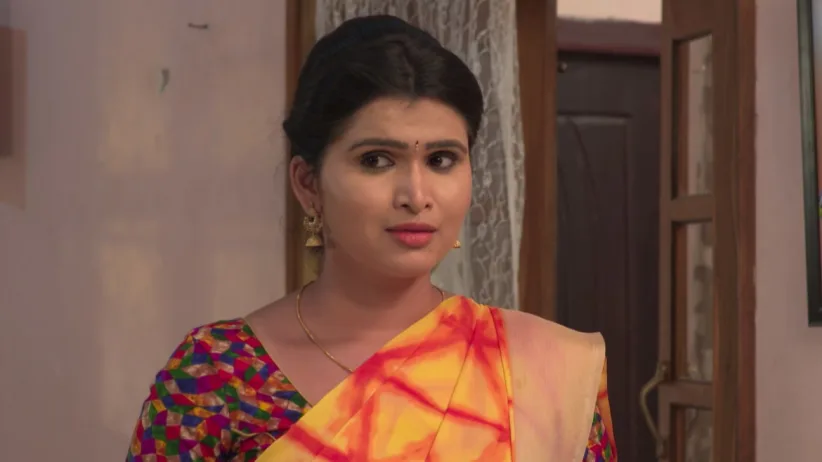 Bujjamma confronts Aravind - Radhamma Kuthuru