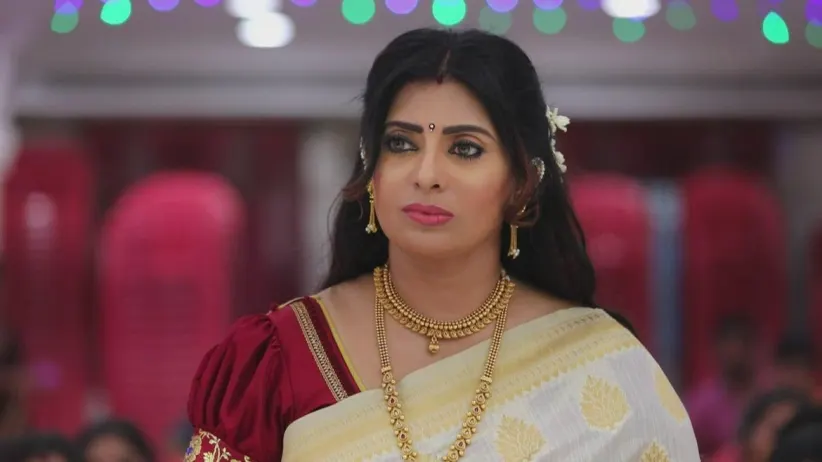 Akhila loses her temper - Sembaruthi